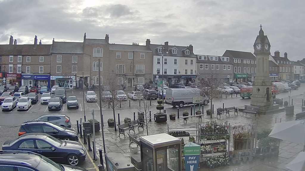 Thirsk webcam overlooking the Market Place
