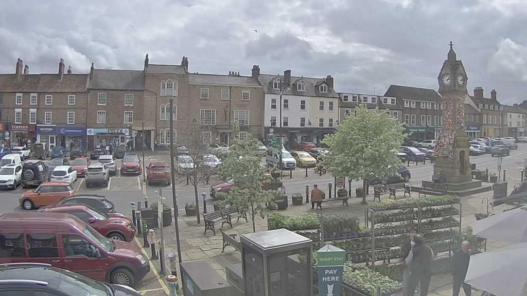 Thirsk webcam overlooking the Market Place