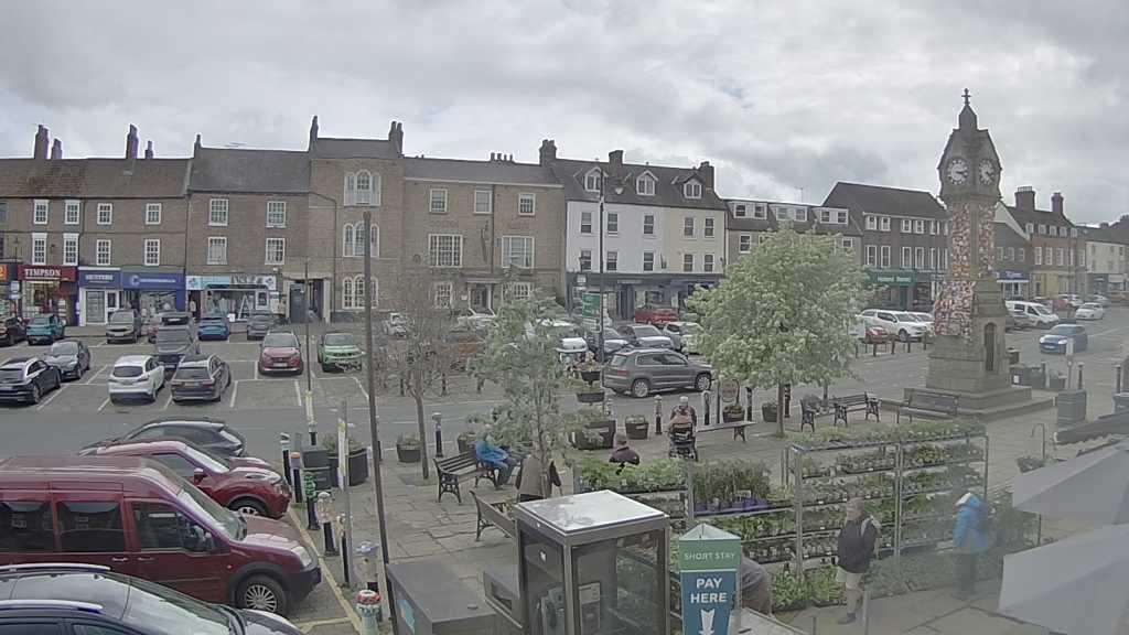 Thirsk webcam overlooking the Market Place