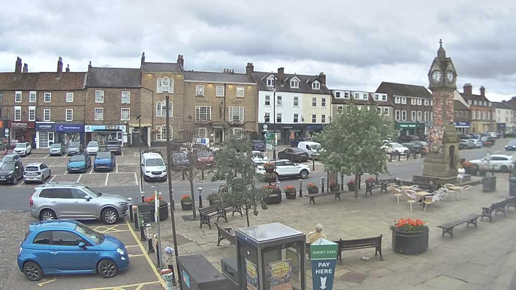 Thirsk webcam overlooking the Market Place