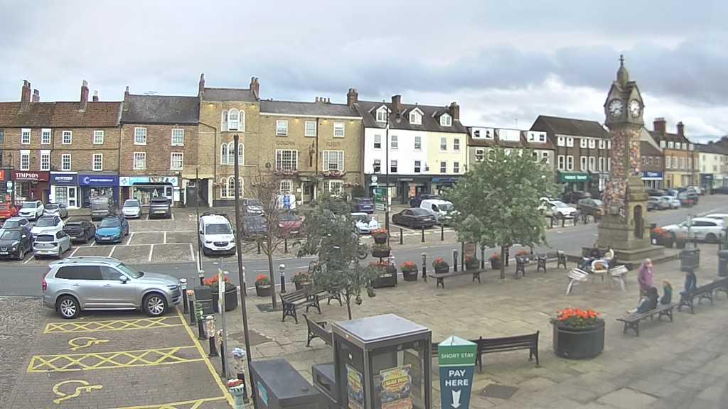 Thirsk webcam overlooking the Market Place